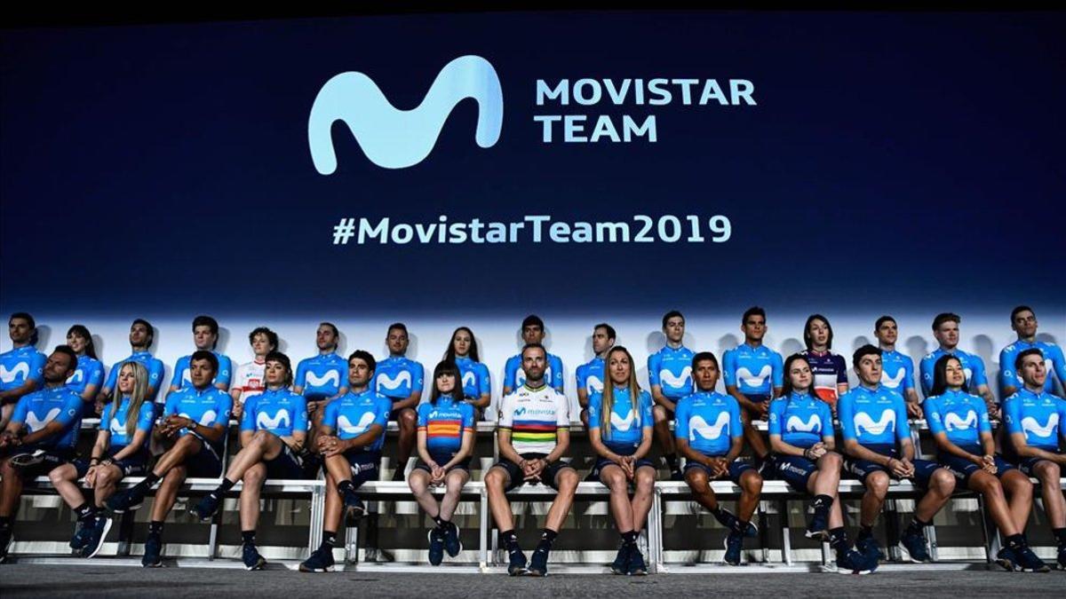 Los ciclistas de Movistar durante la presentación del equipo