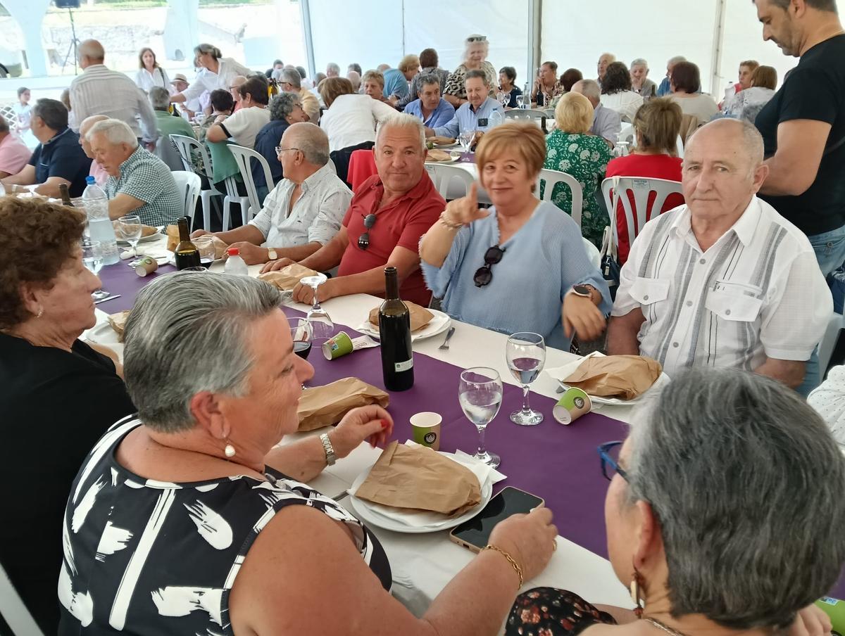 Asistentes a la comida