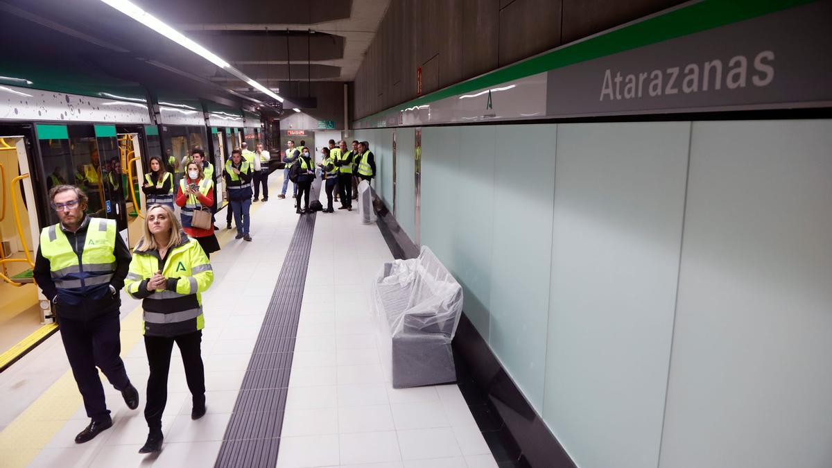 La estación de Atarazanas, durante las pruebas nocturnas, ya finalizadas.