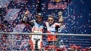 Alex Rins , LCR Honda Castrol y  Lucio Cecchinello celebran la victoria en el Gran Premio Red Bull de las Américas el domingo en el Circuito de las Américas.