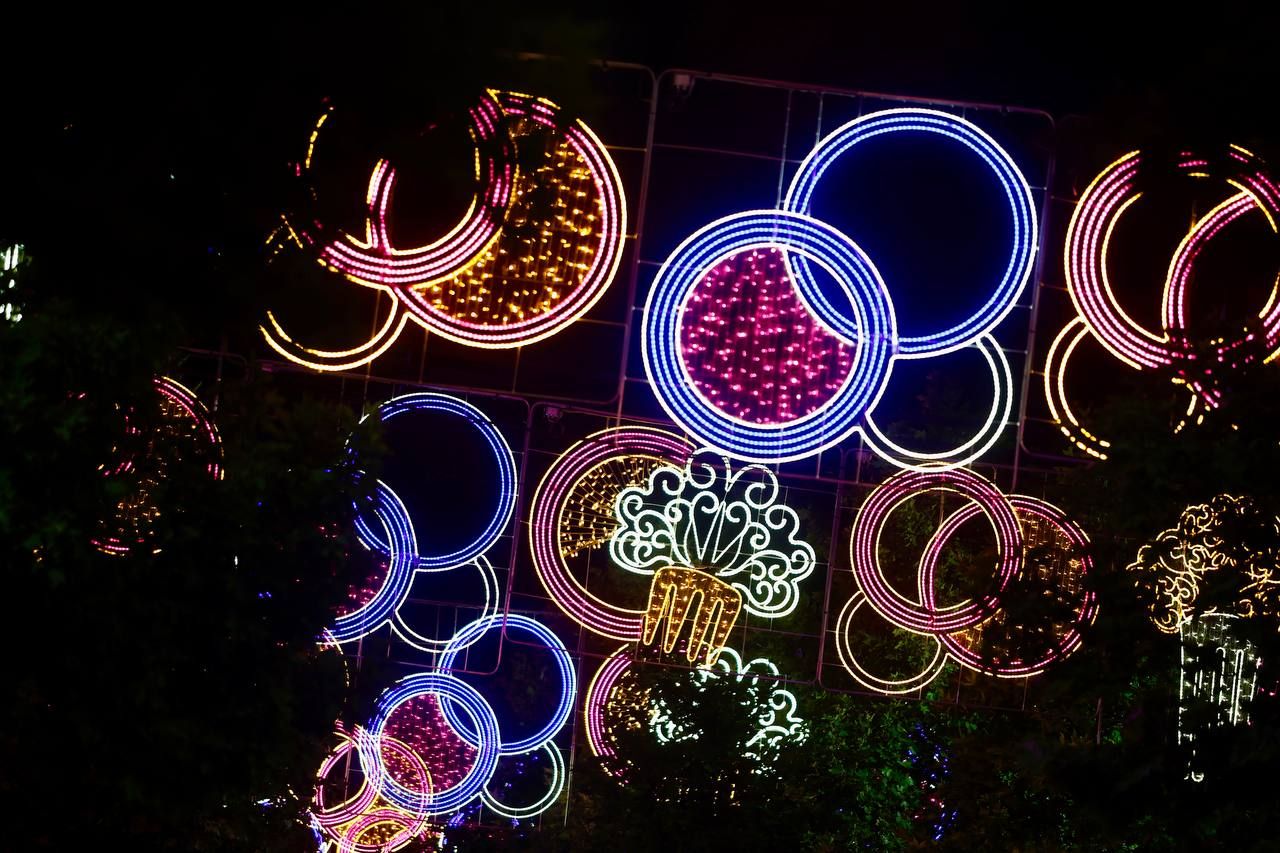 El encendido del alumbrado especial y la portada de la Feria de Córdoba, en imágenes