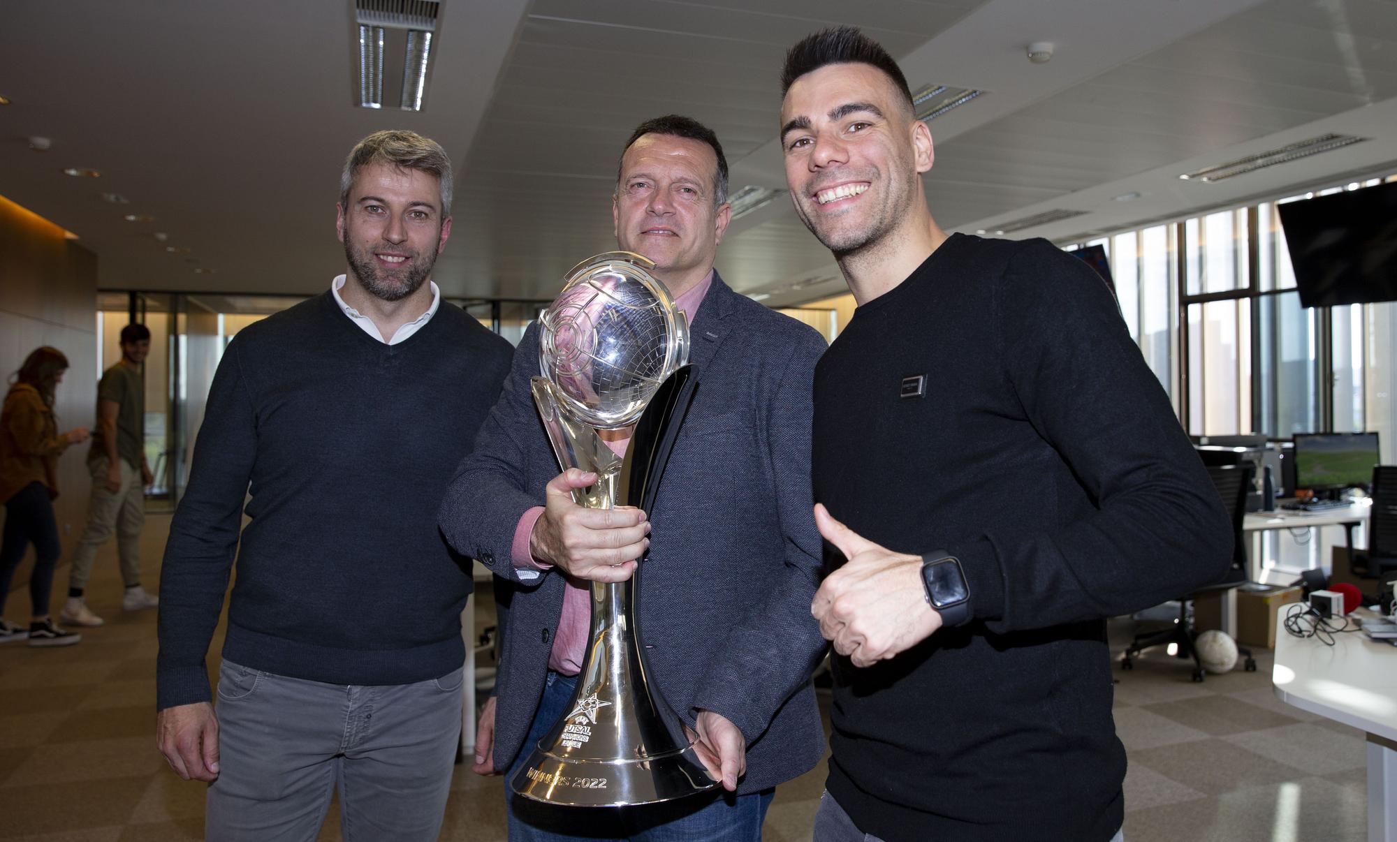 Velasco, con Torras y con Lozano en SPORT tras ganar la Champions