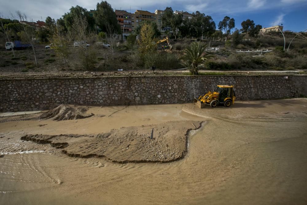 Fuga de agua en la ladera del Vinalopó