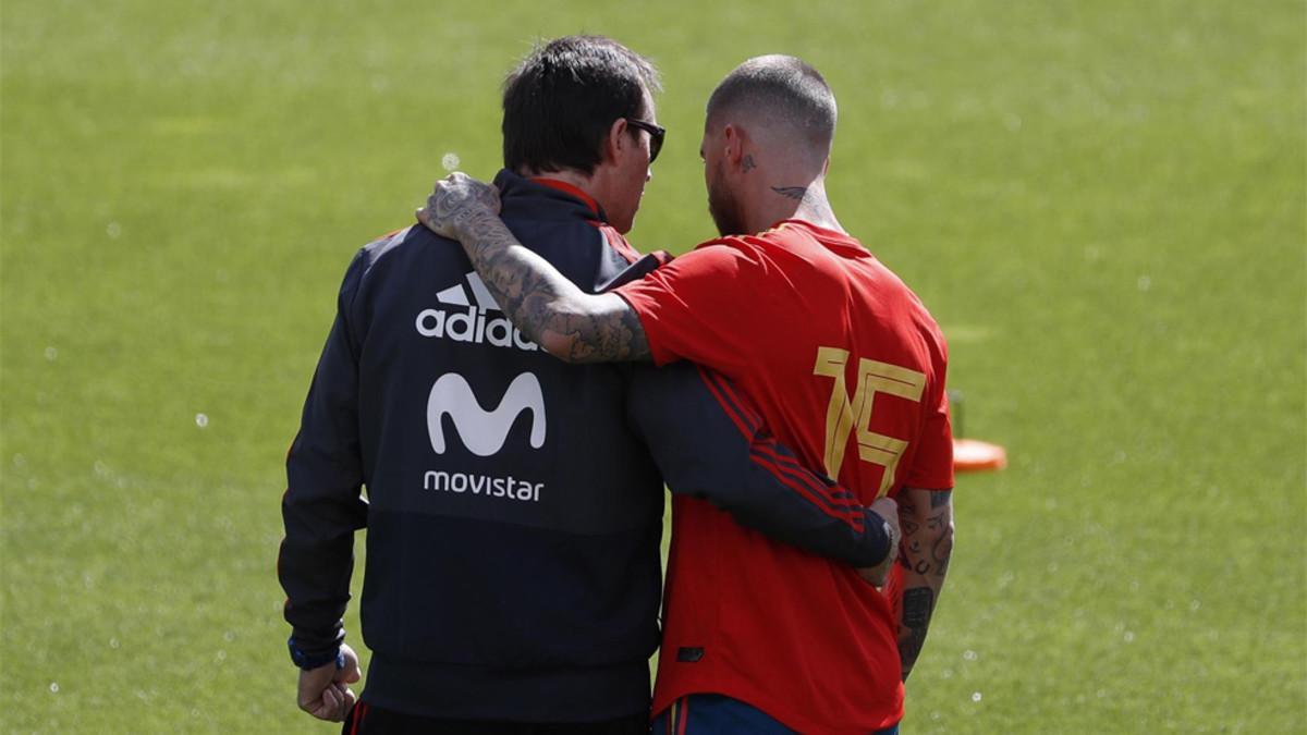 Julen Lopetegui y Sergio Ramos durante un entrenamiento de la selección española en Krasnodar (Rusia)