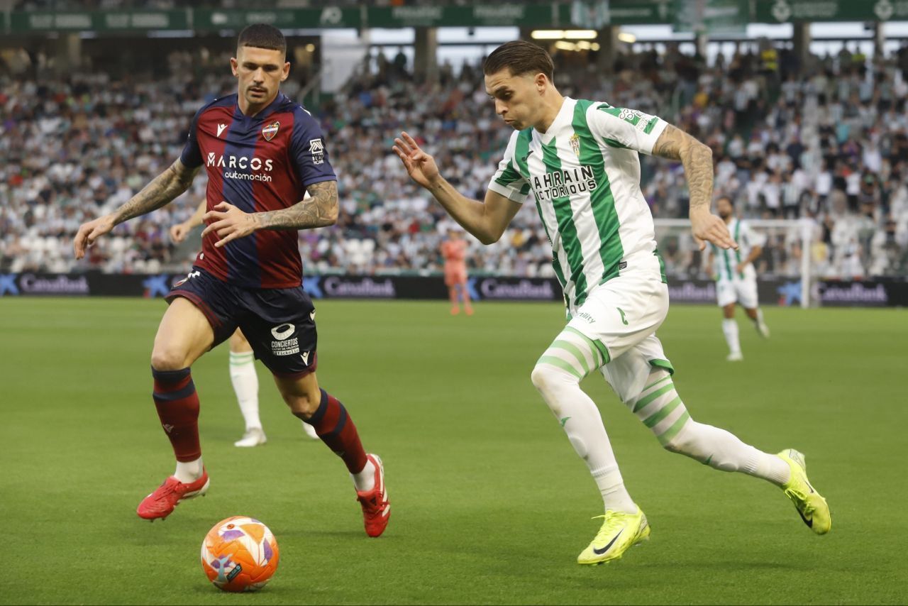 El Córdoba CF-Levante UD, las imágenes del partido de la Liga Hypermotion