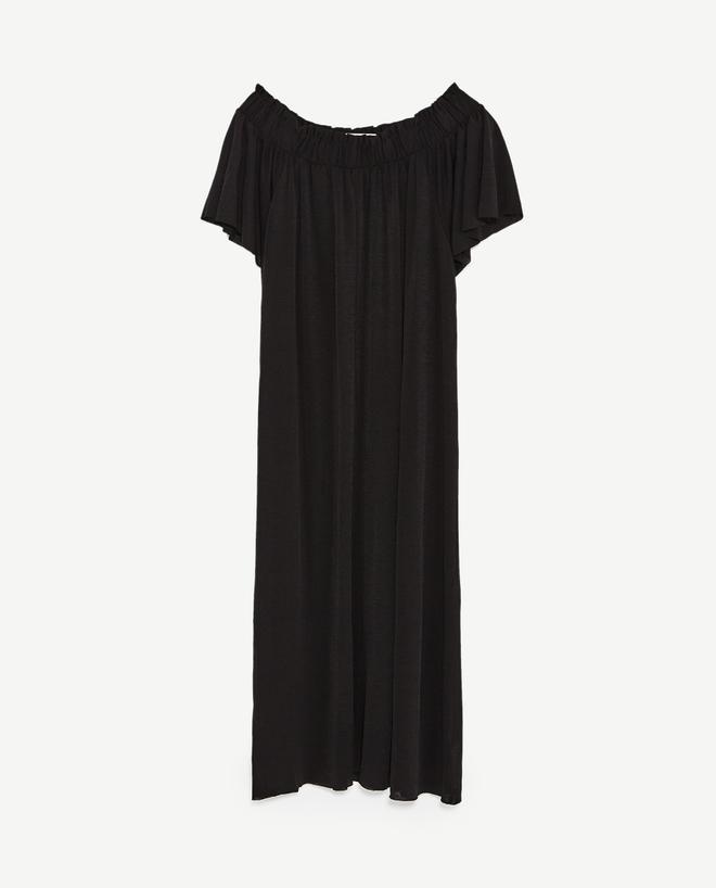 Zara desnuda los hombros: Vestido con los hombros al aire (25,95 euros).