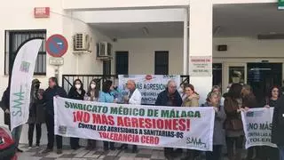 "Te voy a dar un bocado en la oreja que te la voy a arrancar”: la última agresión a una médica del centro de salud de Torre del Mar