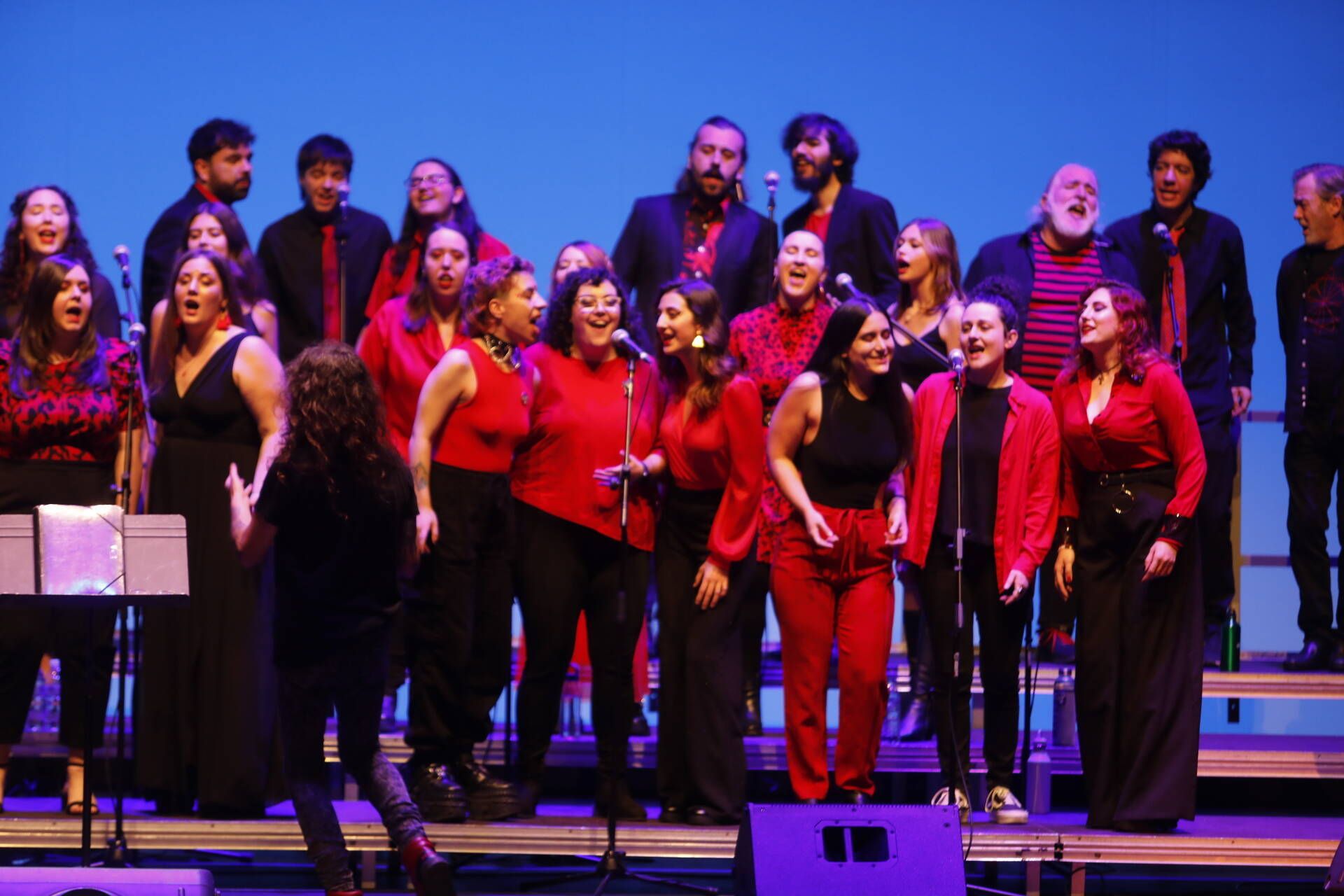 La actuación del Coro Joven de Gijón en el Jovellanos, en imágenes