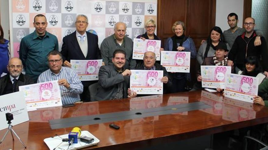 El pádel solidario reparte 3.500 euros