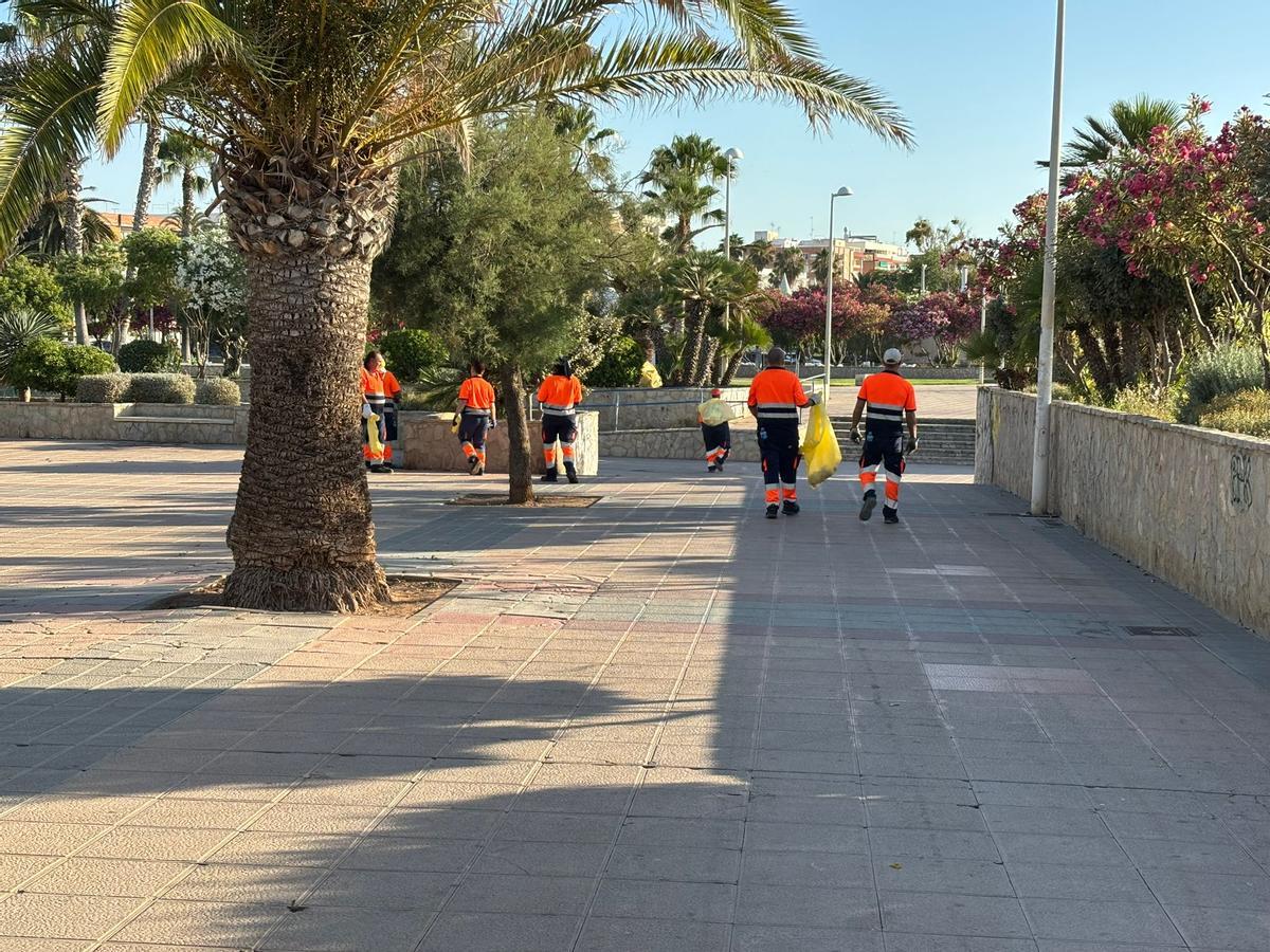Así ha amanecido el paseo marítimo del Port de Sagunt tras San Juan