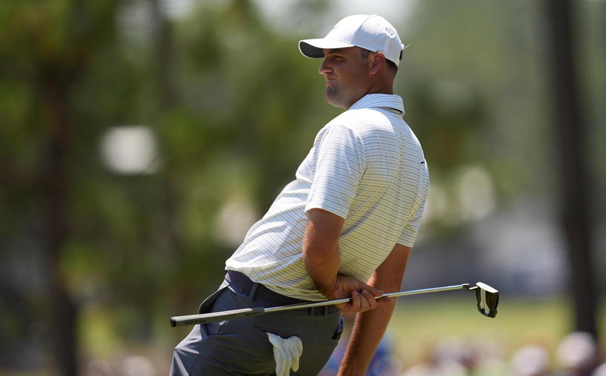 Scottie Scheffler se lamenta tras fallar un putt en la segunda jornada del US Open