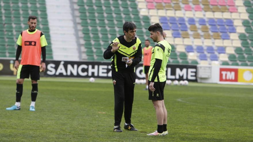 Pacheta insiste a Javi Flores en la presión