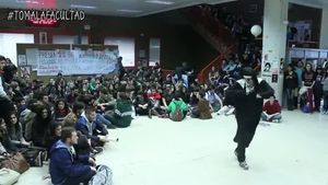 El ’Harlem shake’ organitzat per Toma la Facultad, que crida a la vaga del 14-M