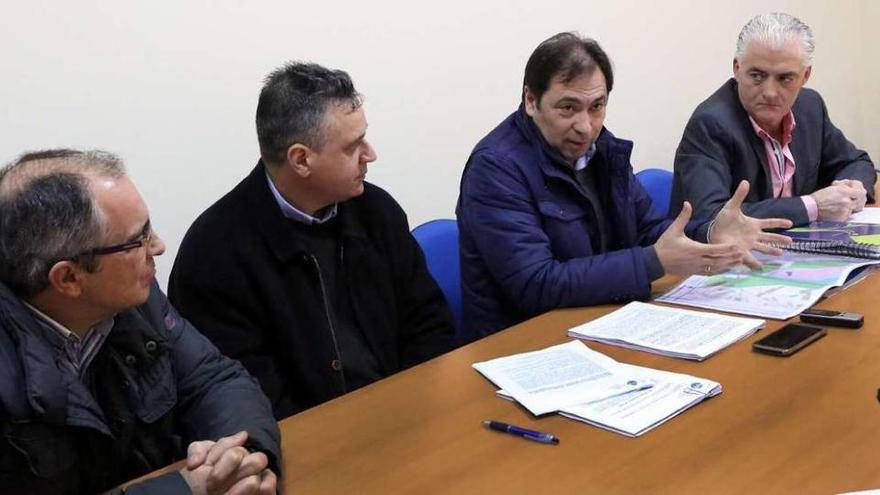 Novoa, Sampedro, Solla y Cao, ayer, en rueda de prensa en la sede del PP. // A. Hernández