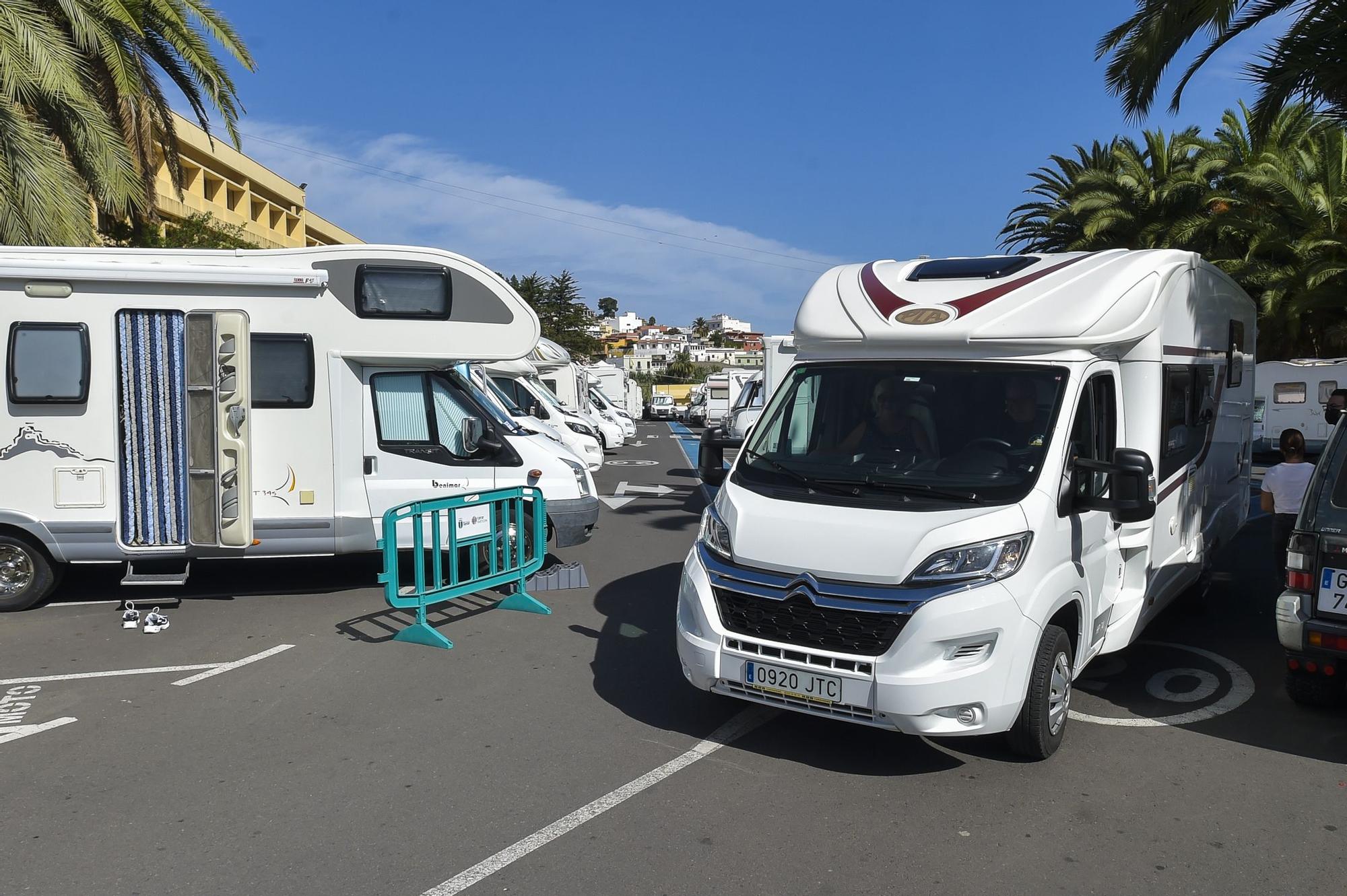 Encuentro de caravanas en Teror