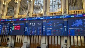 El IBEX acelera subida a 0,59 %, supera los 19.450 puntos y marca nuevo máximo histórico