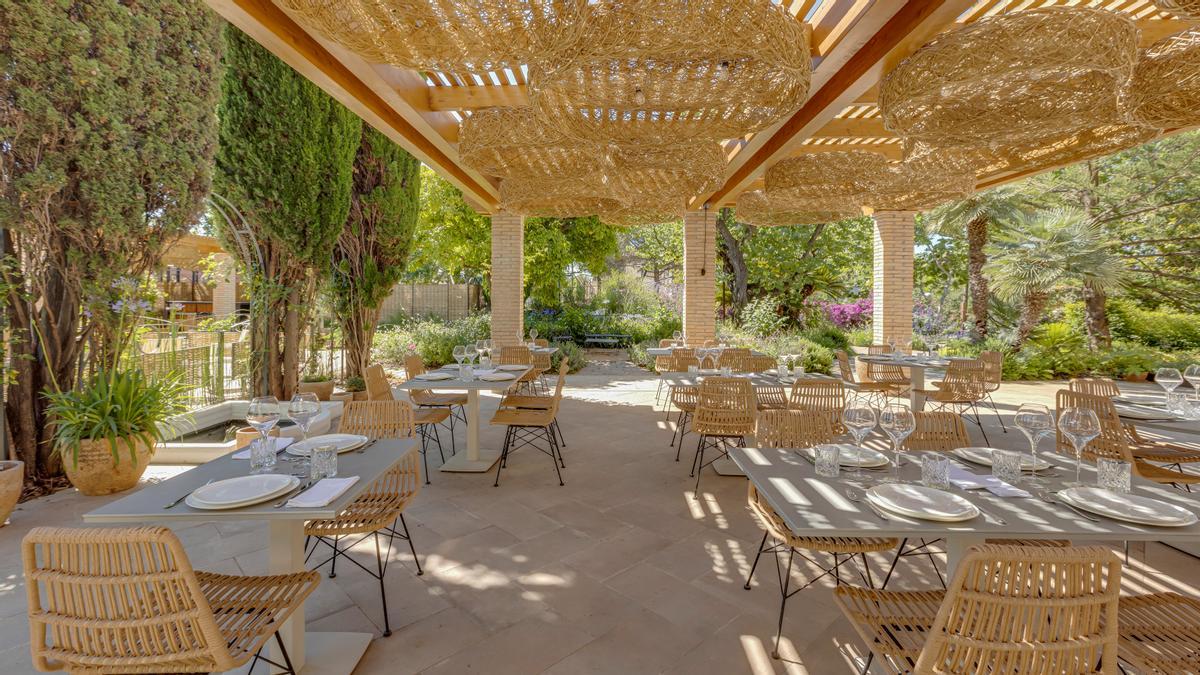 La terraza del restaurante El Niu del Mirlo, en el Hotel Mirlo.