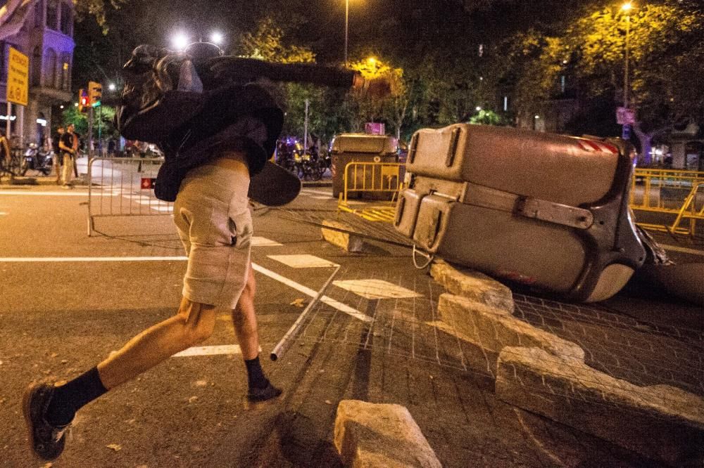 Carregues dels Mossos en el primer aniversari 1-O