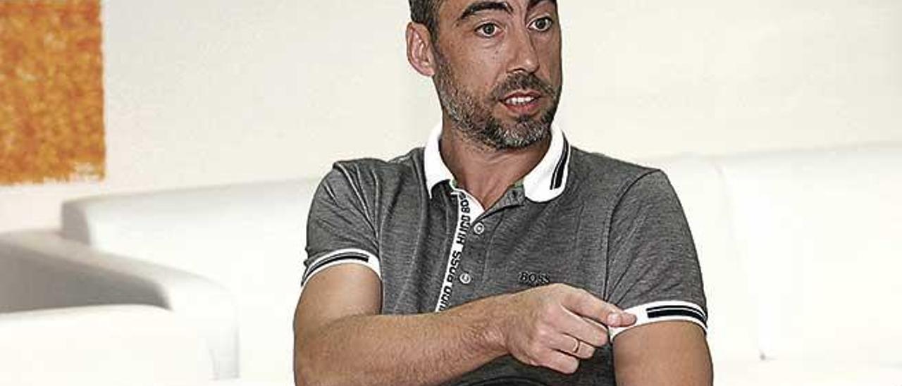 El exjugador del Mallorca y Sporting, Marcelino Elena, durante una entrevista.
