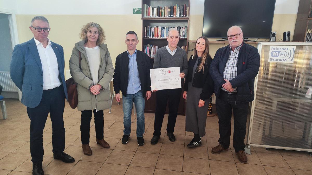 Por la izquierda, César González, Belen Alonso, René Benito, Carlos Muñiz, Yara González y Raúl Moro, durante el acto. | A. Velasco