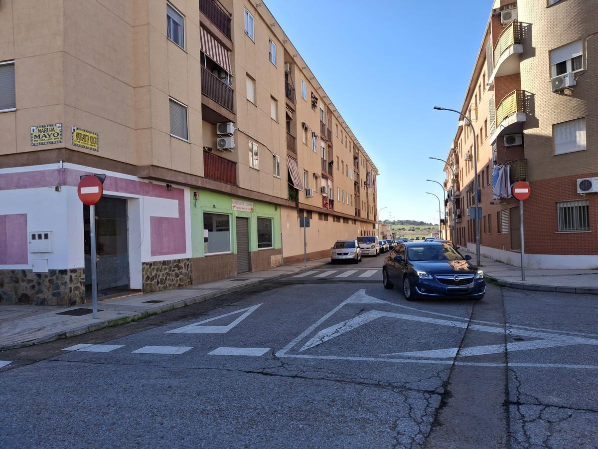 Tramo de la calle Maragrita Xirgu donde hubo desperfectos tras la explosión.