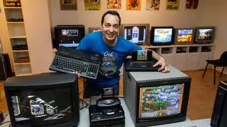 La retrocueva de los videojuegos: en este sótano de Barcelona hay 200 consolas ‘vintage’ y 1.600 juegos