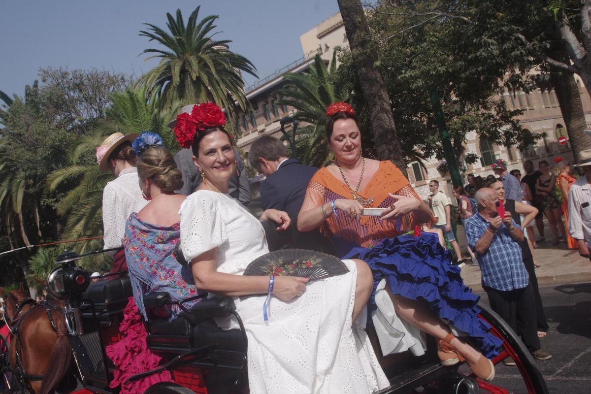 Málaga peregrina ante la Victoria para comenzar su Feria