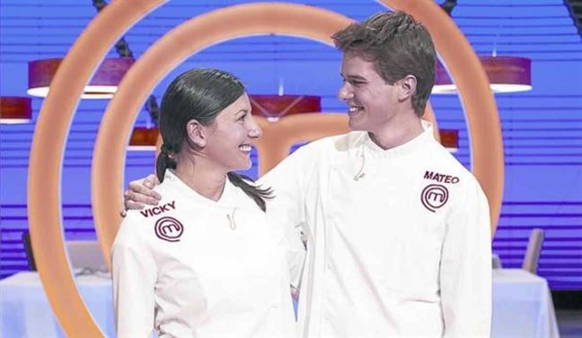 Els finalistes de ’Masterchef’, Vicky i Mateo, durant la gravació del programa d’aquesta nit.