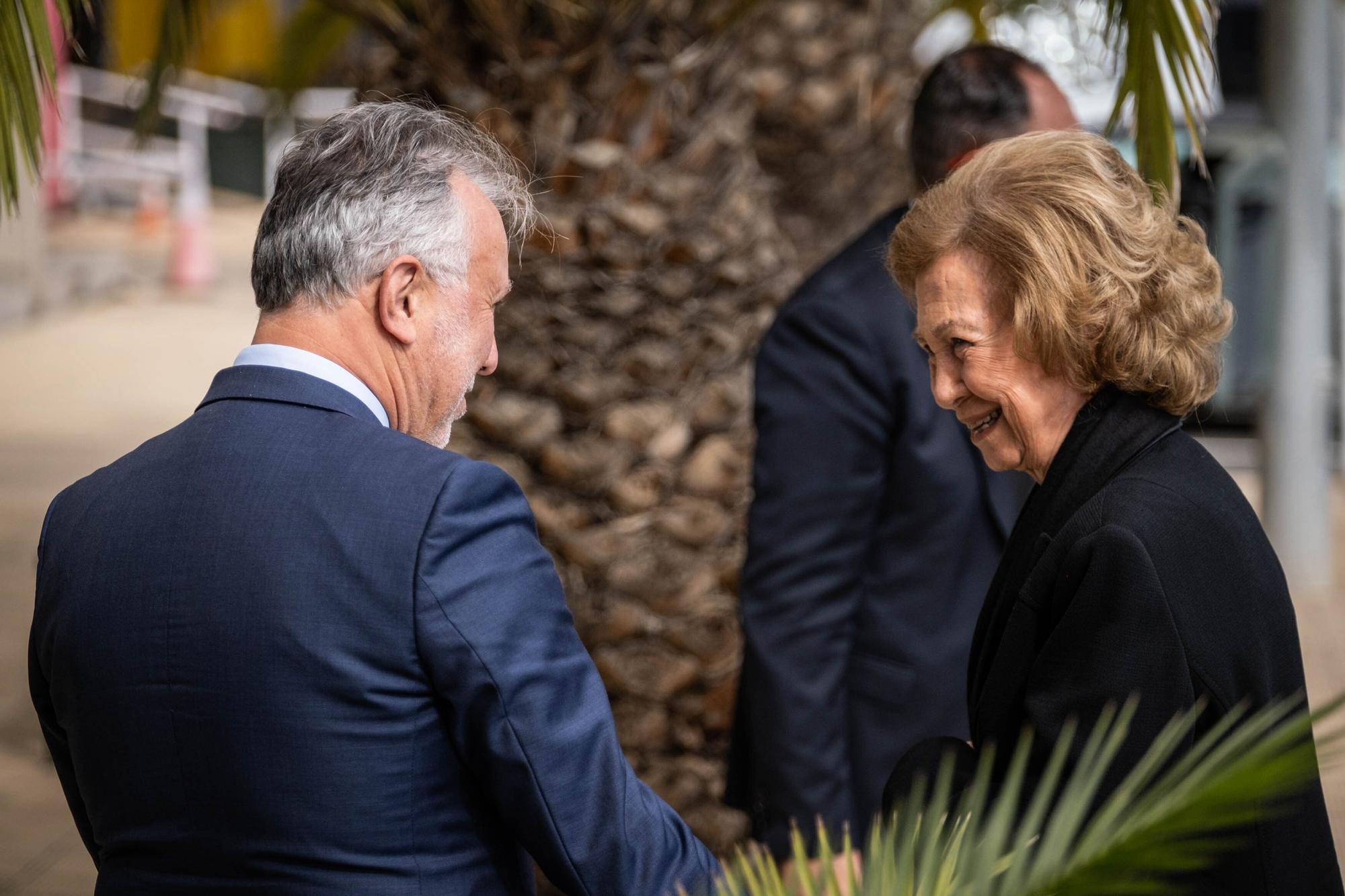 La Reina Emérita Doña Sofía los Bancos de Alimentos de Santa Cruz de Tenerife y La Palma