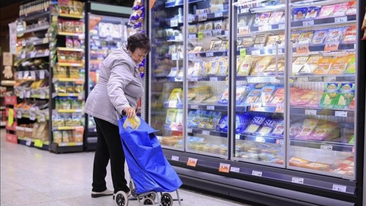Un ama de casa comprando en un Supermercado