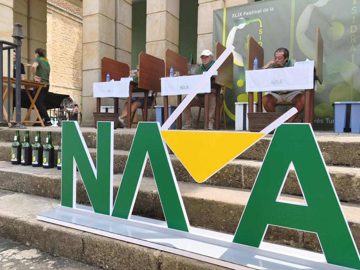 Así fue la emocionante y multitudinaria cata a ciegas para elegir la mejor sidra de Asturias en Nava