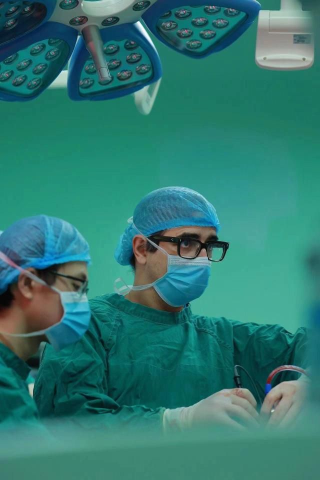 Diego González dirige el programa de cirugía uniportal en el Shanghai Pulmonary Hospital