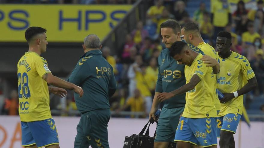 Juan Naranjo, junto a Viera, el pasado 4 de junio, tras la lesión del capitán.