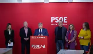 CC OO y UGT acusan a López Miras de incumplir el acuerdo de las 35 horas