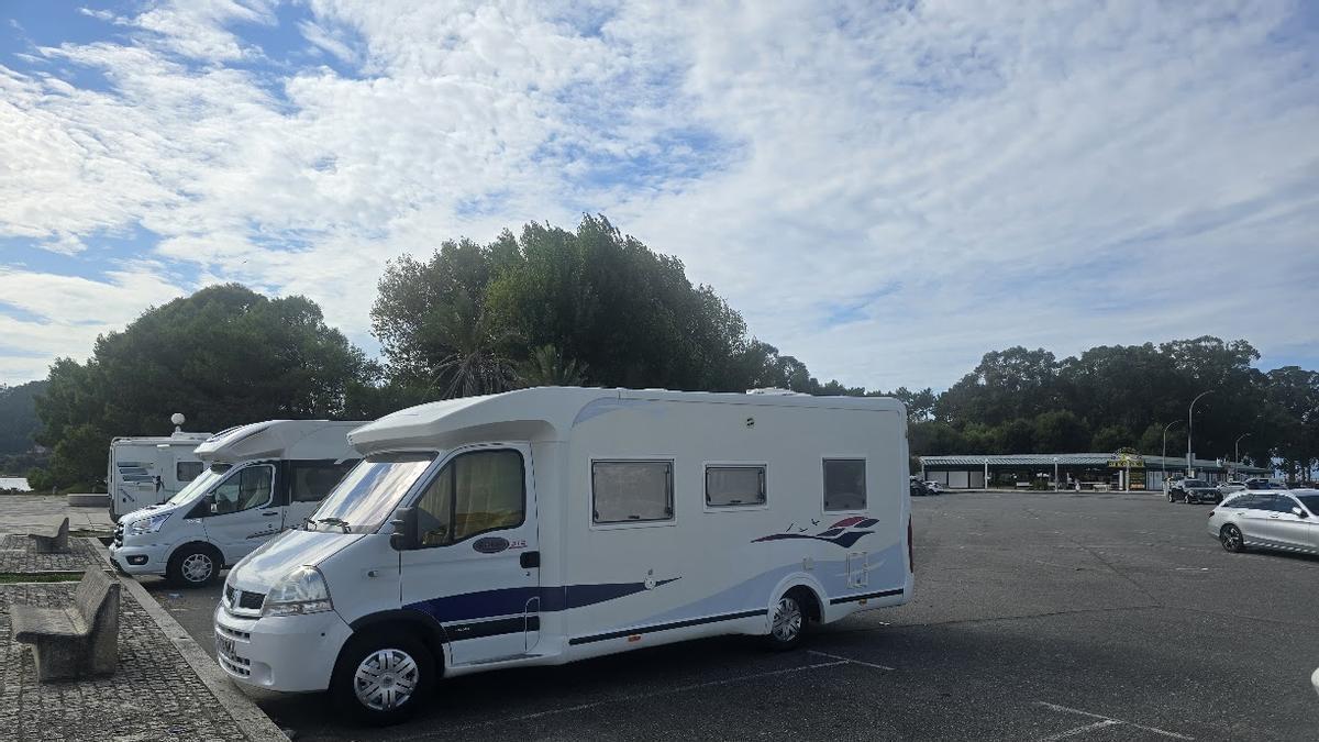Autocaravanas en el aparcamiento que Hotusa propone limitar con reserva previa y lector de matrícula.