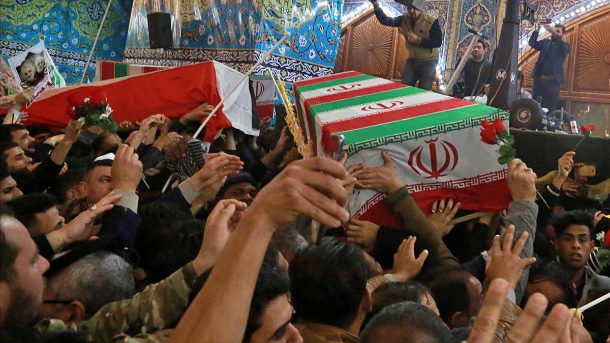 zentauroepp51582400 mourners carry the coffins of iran s top general qassem sole200104202856