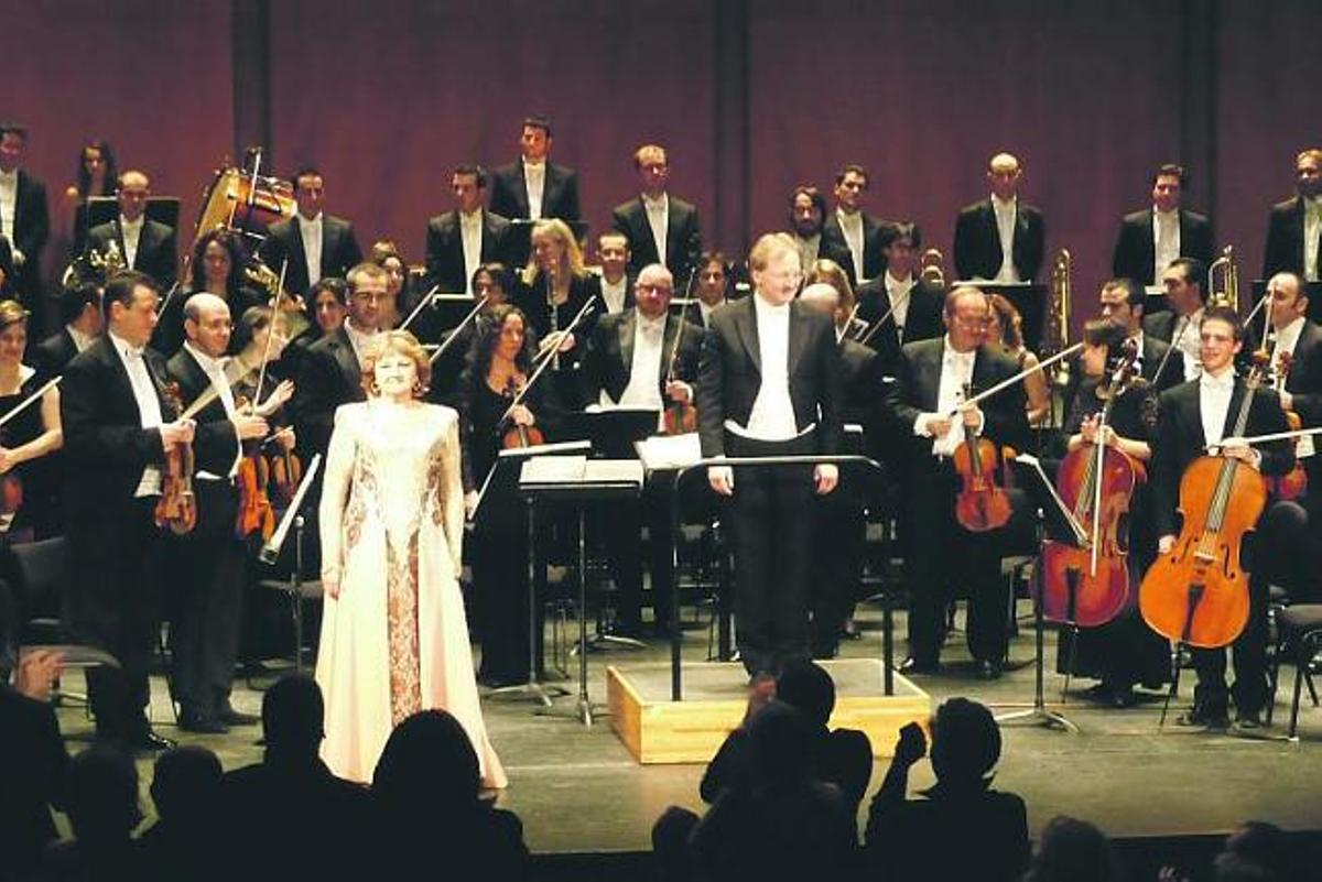 Gruberova, Haider y los músicos de Oviedo Filarmonía reciben la ovación del público parisino.