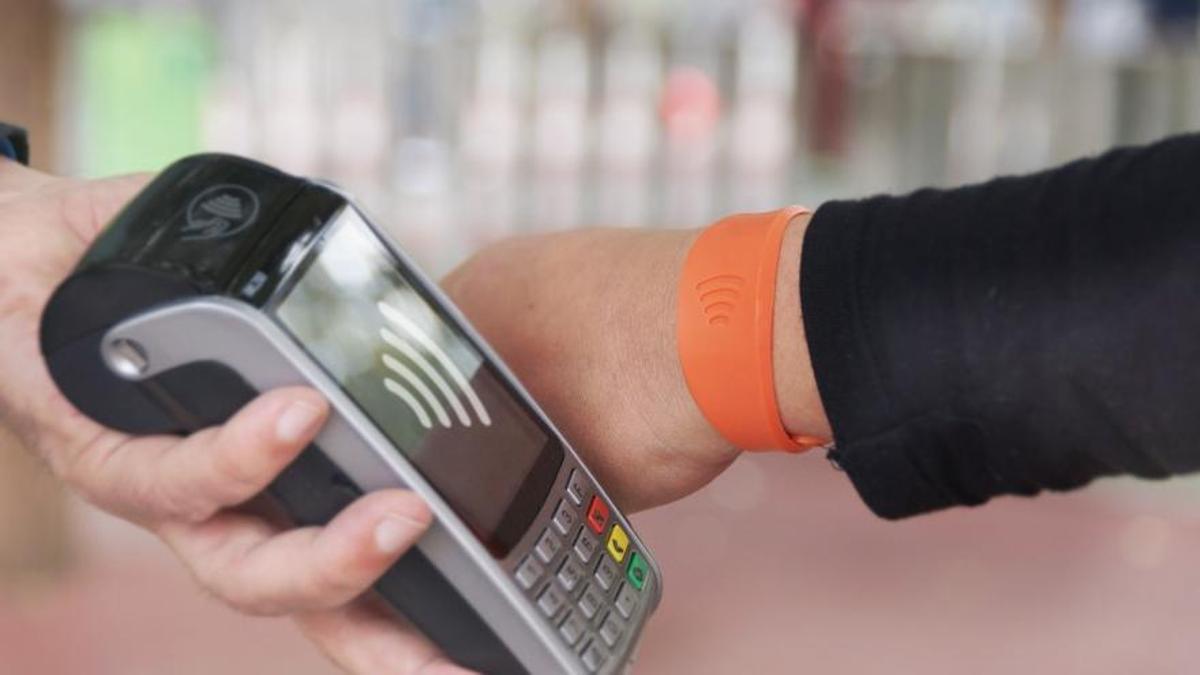 La tecnología está transformando el comercio local: pagos digitales seguros para un verano sin contratiempos