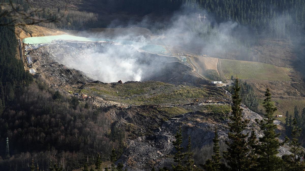 Hallados restos humanos en el vertedero de Zaldibar