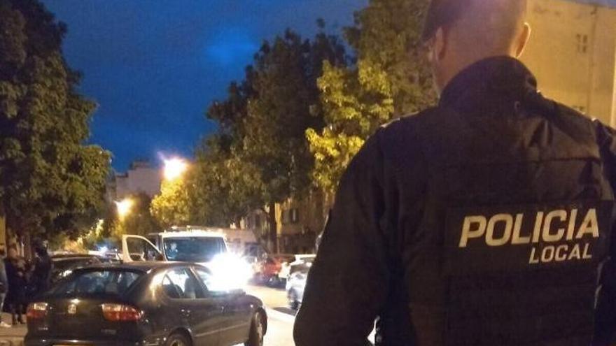 Detenido por golpear a su mujer en el portal de su casa en Palma