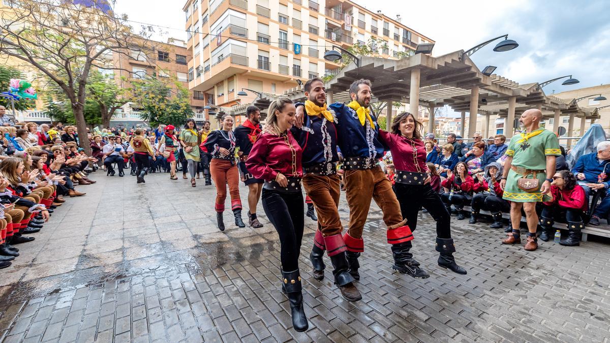 Callosa d'en Sarrià celebra el tradicional Baile Cristiano.