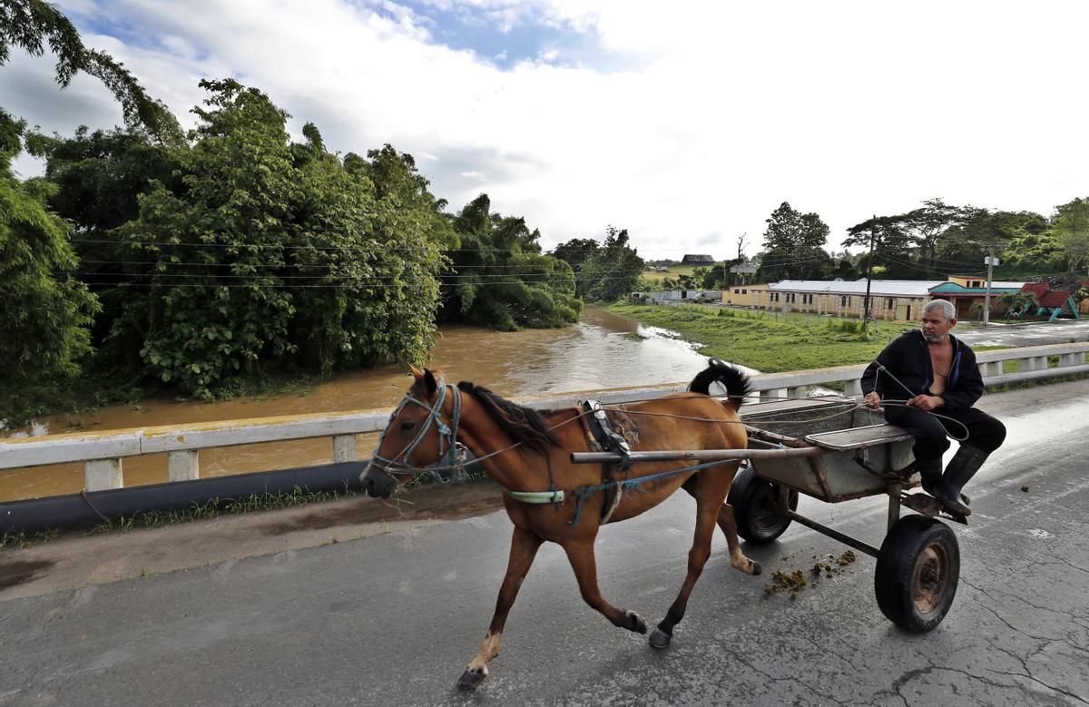 Las intensas lluvias dejan al menos tres muertos y miles de evacuados en Cuba Las intensas lluvias dejan al menos tres muertos y miles de evacuados en Cuba