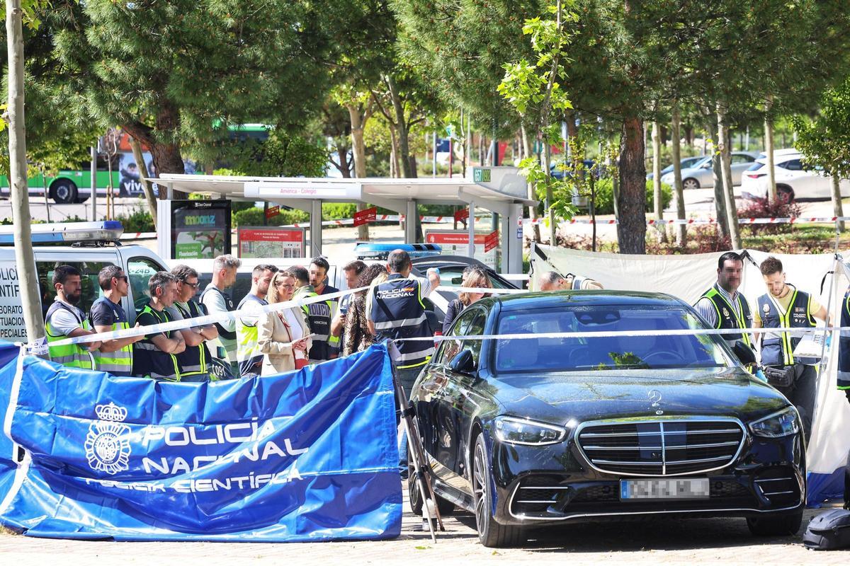 Agentes de la Policía Científica en el lugar en el que han ocurrido los hechos, a 21 de mayo de 2025, en Pozuelo de Alarcón, Madrid (España).