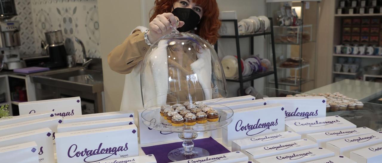 Fuego ofrece sus pasteles en la jornada de degustación, ayer.