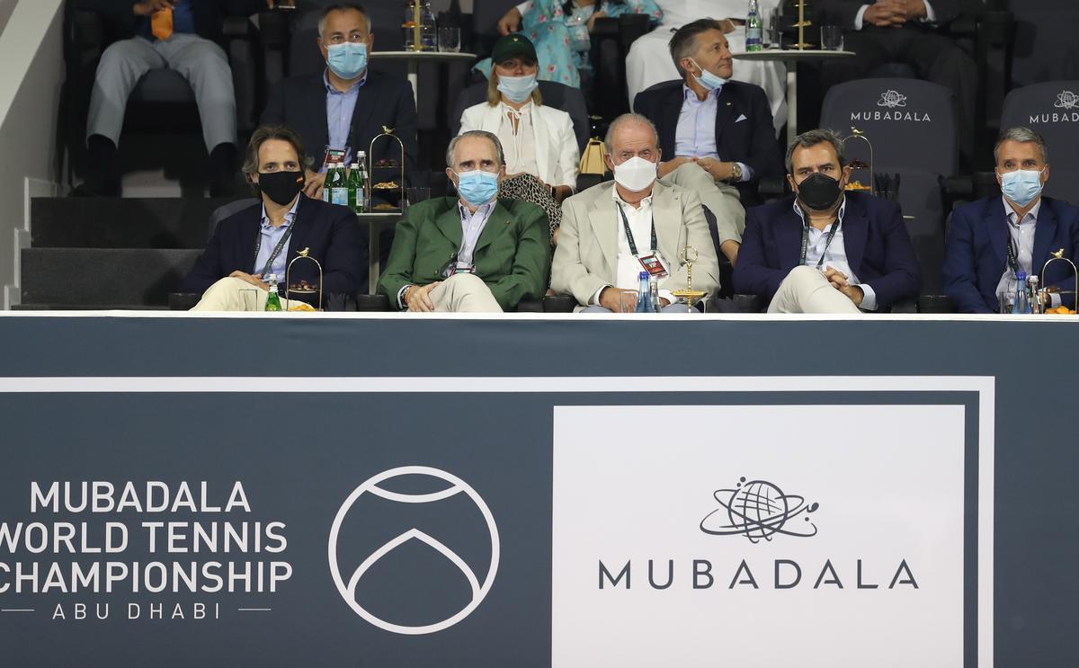 Juan Carlos I reaparece en público para seguir el regreso de Nadal en Abu Dabi