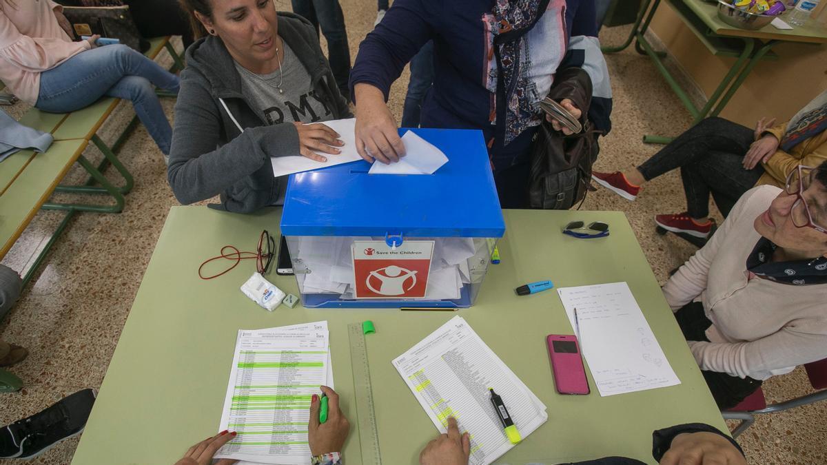 Más de 303.000 alumnos inician este lunes el nuevo curso en los colegios e institutos de la provincia de Alicante