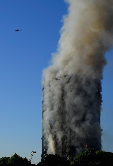 Incendio en un edificio de 24 plantas en Londres