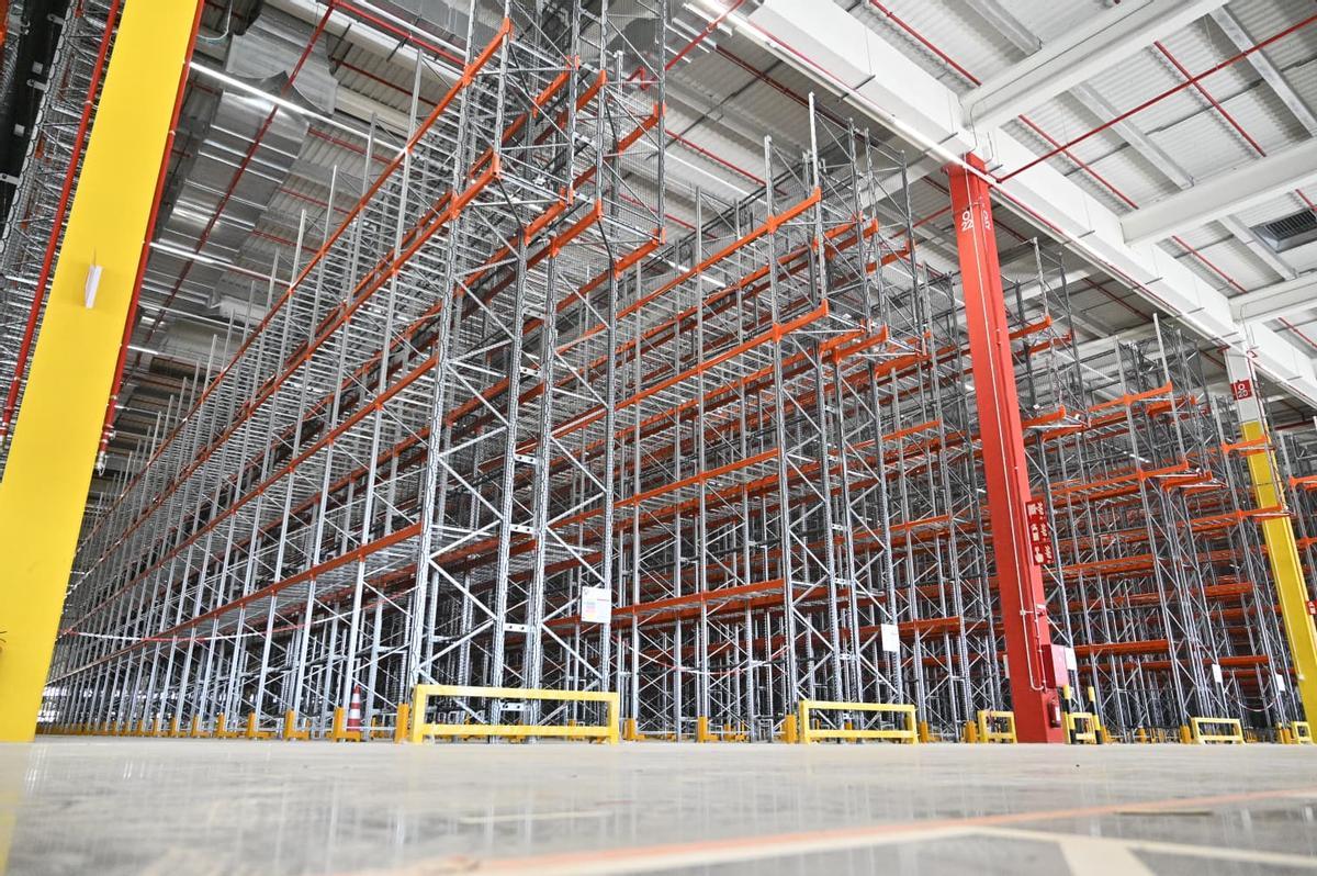 Así es el centro logístico de La Muela (Zaragoza) desde el que Amazon distribuirá sus productos más vendidos en España Así es el centro logístico de La Muela (Zaragoza) desde el que Amazon distribuirá sus productos más vendidos en España