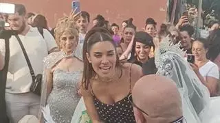 Así ha sido la aparición estelar de Pilar Rubio en descapotable en una boda gitana