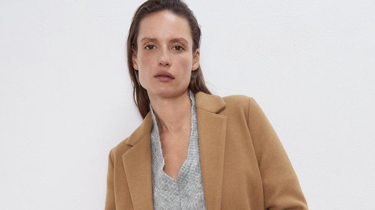 doce comerciante Degenerar Este abrigo largo de corte masculino de Zara solo cuesta 30 euros y es todo  un básico - Woman